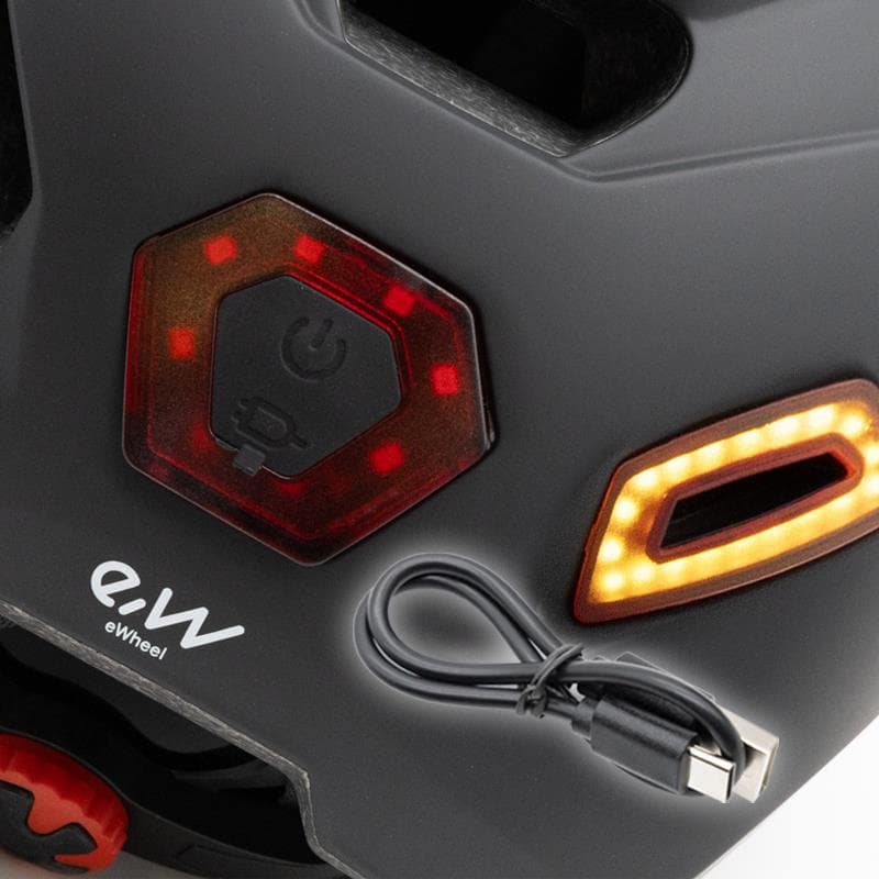 CP02 Helm mit schwarzem Blinker Einheitsgröße