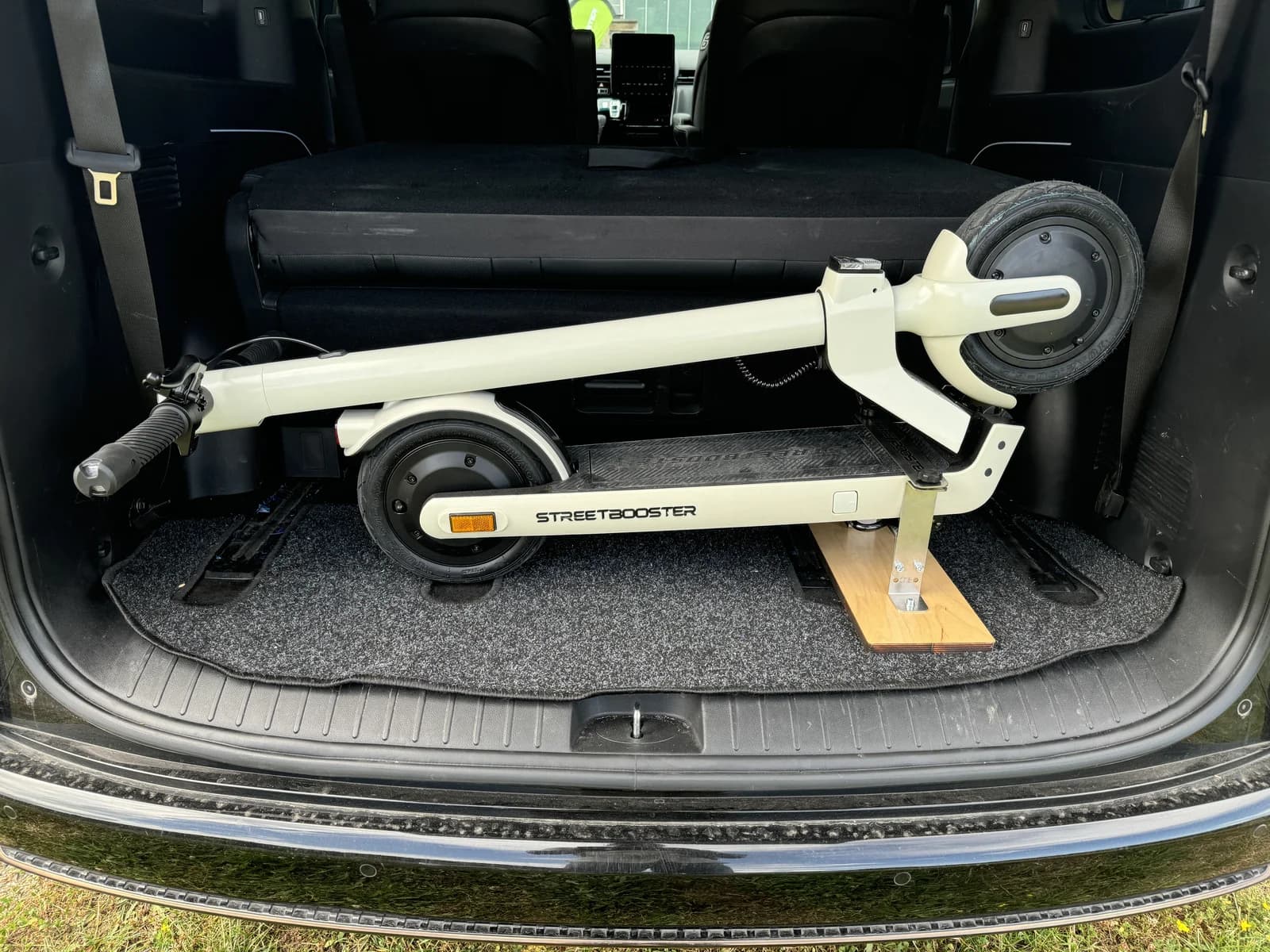 Kfz-Kofferraumhalterung für deinen STREETBOOSTER